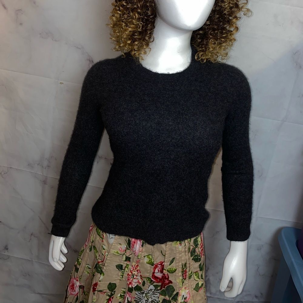 Lord & Taylor Cashmere grey sweater. Size small (33)